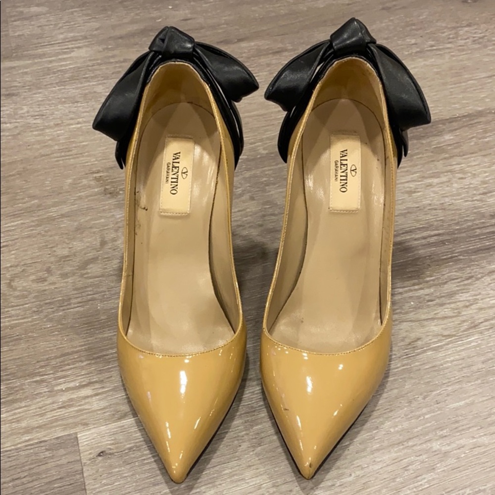 Valentino Two Tone pumps with bow detail